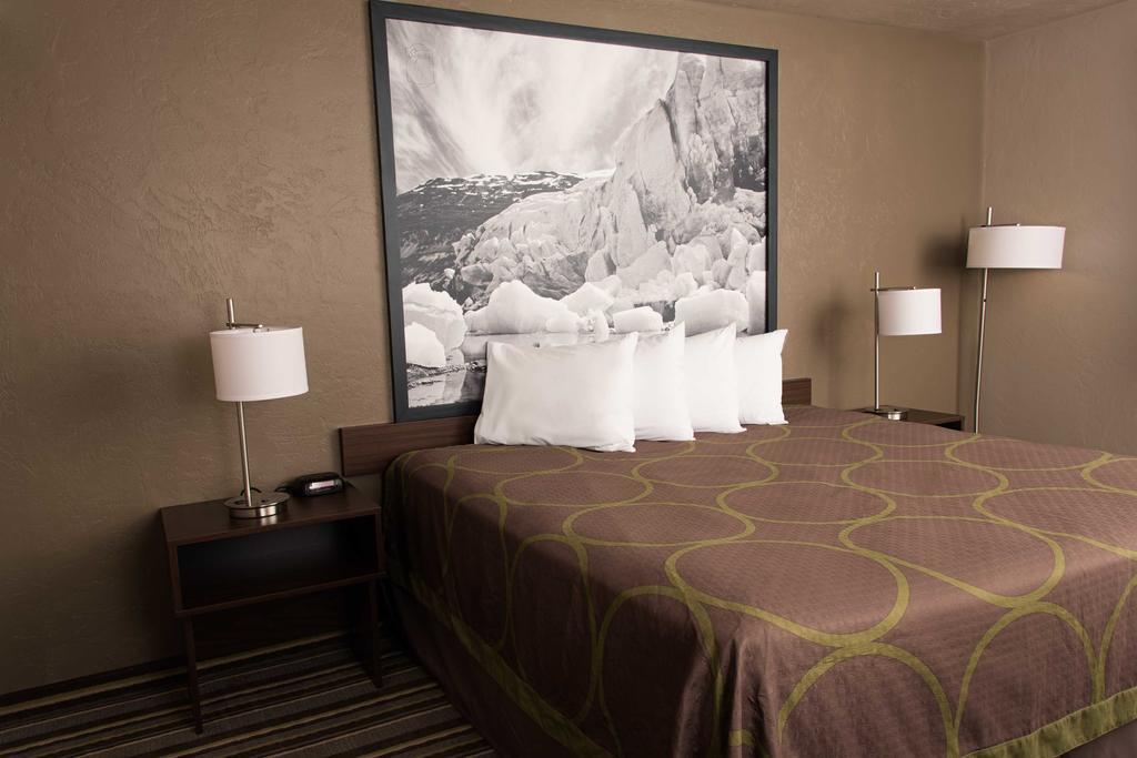 Super 8 By Wyndham Juneau Exterior photo