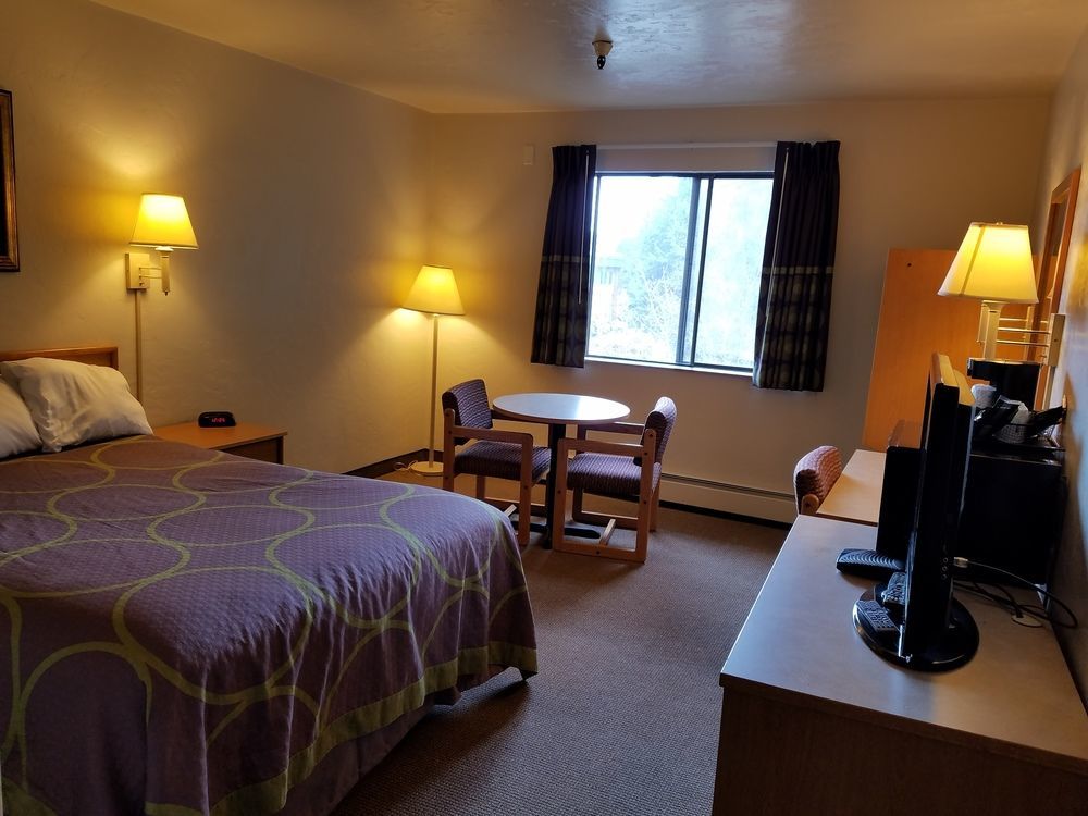 Super 8 By Wyndham Juneau Exterior photo