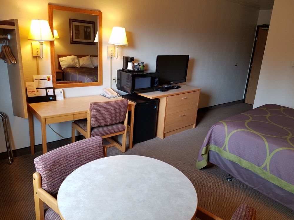 Super 8 By Wyndham Juneau Exterior photo