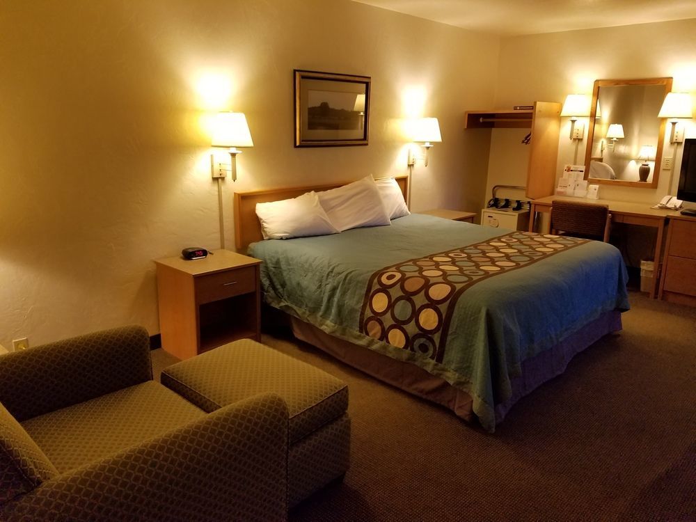 Super 8 By Wyndham Juneau Exterior photo