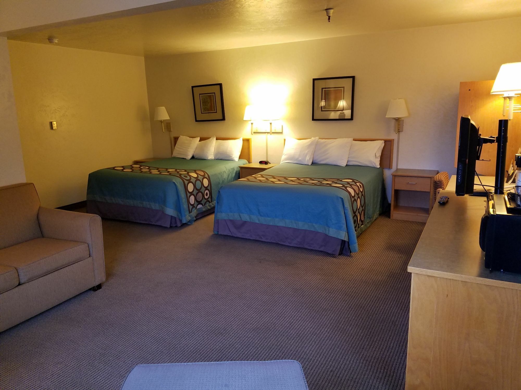 Super 8 By Wyndham Juneau Exterior photo